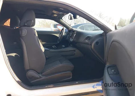 2015 Dodge Challenger Sxt z USA, uszkodzony, nr VIN 2C3CDZAG1FH733426